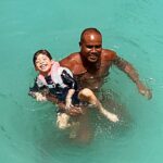 Rusameekae Fagerlund Instagram – ” สงกรานต์ปีนี้…ได้เล่นน้ำอยู่นะ….แต่เล่นกันอยู่สองคน…🤣”
#ลุงแข #วิถีคิงคอง