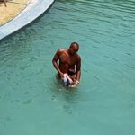 Rusameekae Fagerlund Instagram – ” สงกรานต์ปีนี้…ได้เล่นน้ำอยู่นะ….แต่เล่นกันอยู่สองคน…🤣”
#ลุงแข #วิถีคิงคอง