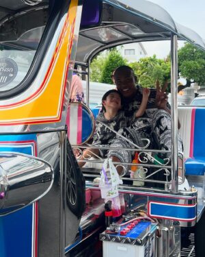 Rusameekae Fagerlund Instagram - “🇹🇭🇹🇭🇹🇭 ตุ๊กๆ….ไทยแลนด์ 🇹🇭🇹🇭🇹🇭”
#วิถีคิงคอง