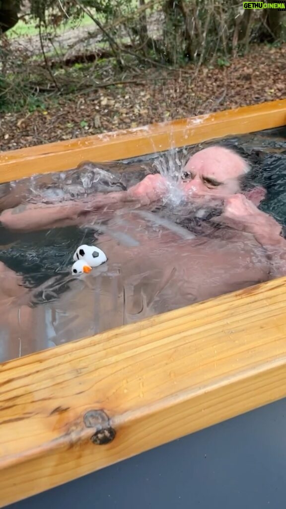 Russell Brand Instagram - 2024 for you?! Let me know in the comments #coldplunge #icebath