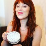 Ruth Connell Instagram - ✨ Try these absolutely divine, divining tea sets! Along with actual tea leafs to get going this month in time for Halloween with me 🎃 There will be a very witchy @bemoment.us class on the day itself too! link in my bio! @shopstands 🖤 @robenedict 📸