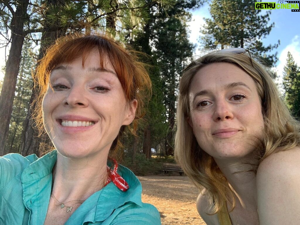 Ruth Connell Instagram - Tbt to fun hikes in locations we didn’t necessarily mean to go to because “maps” or “map reading” @thatbritishactress ❤️❤️