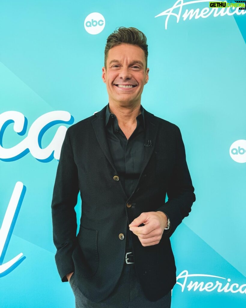 Ryan Seacrest Instagram - #IDOL is on! Vote your favorites into the Top 5️⃣ Blazer: Pauloni Shirt: @therow Pants: @celine Boots: @ysl