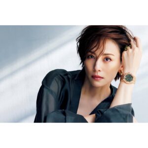 Ryoko Yonekura Instagram - 『Precious』7月号でお世話になりました！
スーパー憧れのオーデマピゲさんのロイヤルオーク⌚️を身に付ける機会が！
私は背も高い方ですし
ロイヤルオークのようなしっかり主張してる時計が大好きです。
フェイスのカラーによって質感やイメージが全然変わるので、撮影中始終幸せ気分でした(*^^*)

Thank you "Precious" July issue!
I had the opportunity to wear my dream watch - Audemars Piguet Royal Oak ⌚️!
Being as tall as I am, I love watches with a strong statement such as Royal Oak.
I was in a happy mood throughout the photo shoot, with face colors changing the texture and image of the watch (*^^*)

@precious.jp 
@audemarspiguet 
#precious
#Audemarspiguet
#ロイヤルオーク