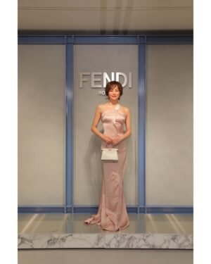 Ryoko Yonekura Instagram - 今日2月11日にオープンするFENDIの国内最大級フラッグシップストア 「パラッツォ フェンディ 表参道」にお邪魔してきました！
華やかで落ち着きのある素敵なお店で、お洋服はもちろんcasa シリーズもあってゆっくり見てみたいです！
⁡
⁡ I visited Palazzo Fendi Omotesando, one of the largest FENDI flagship stores in Japan, which opens today, February 11!
It is a beautiful store with a plush yet poised atmosphere, and I cannot wait to take my time and enjoy their ready-to-wear collections and Casa series !

#PalazzoFendiOmotesando
#FendiSS23
#fendi
#fendiofficial
@fendi