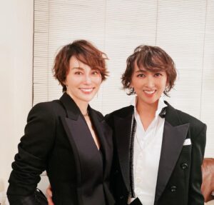 Ryoko Yonekura Instagram - 今夜はコットンクラブへ素敵なショーを、拝見しに行きました！
リカ姉ちゃんこと紫吹淳さんの女性らしいシャンソンの世界とそして元宝塚のエキゾテックな男役まで拝めて超幸せでした！カッコよかったー❤️
同じような格好していったので2人でパチリ📷‼️
良い刺激をありがとうございました😊

I went to the Cotton Club to see a wonderful show tonight!
I was super happy to worship Jun Shibuki's feminine chanson world and the exotic man role of former Takarazuka! I still have to do my best!
I miss last year's Disfruta.

@cottonclubjapan 
@jun_shibuki_official 
#funnight