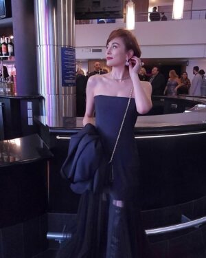 Ryoko Yonekura Instagram - 2019年以来ぶりにグラミー賞を鑑賞してきました！今輝くアーティスト達の集結にやはりただものではないエネルギーを感じてきました^_^
感謝です。
⁡
I have seen the Grammy Awards.  It's an honor to be at this stadium since 2019

@recordingacademy 
@adeam 
#mikimoto 
#chanel 
#grammyawards