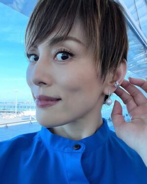 Ryoko Yonekura Instagram - パールは私の必需品アイテムです♪
そしてコレは最近の私のお気に入り！
パールは疲れている時もお顔をトーンアップしてくれるんですって！
なんて優れものなのっ😍！
⁡
Pearl is indispensable in my life!
And this is my recent favorite!
Pearl will tone up your face even when you're tired!
What an excellent thing👏

@official_mikimoto  @funempire_official 
#パール 
#今日も1日頑張ろう
