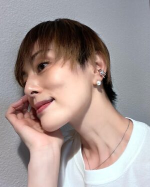 Ryoko Yonekura Instagram - パールは私の必需品アイテムです♪
そしてコレは最近の私のお気に入り！
パールは疲れている時もお顔をトーンアップしてくれるんですって！
なんて優れものなのっ😍！
⁡
Pearl is indispensable in my life!
And this is my recent favorite!
Pearl will tone up your face even when you're tired!
What an excellent thing👏

@official_mikimoto  @funempire_official 
#パール 
#今日も1日頑張ろう