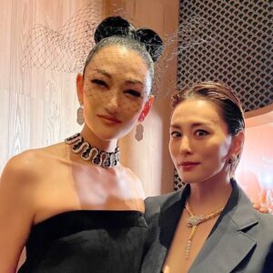 Ryoko Yonekura Instagram - 大好きな友達と遭遇❤️

BVLGARI Hotel Tokyo オープニングパーティで素敵なひと時を過ごさせていただきました
⁡
Such a great time at the opening party at BVLGARI opening party!
⁡
⁡@ai_tominaga_official
@bulgari @bulgarihotels #Bulgari #BulgariHotels #BulgariHotelTokyo