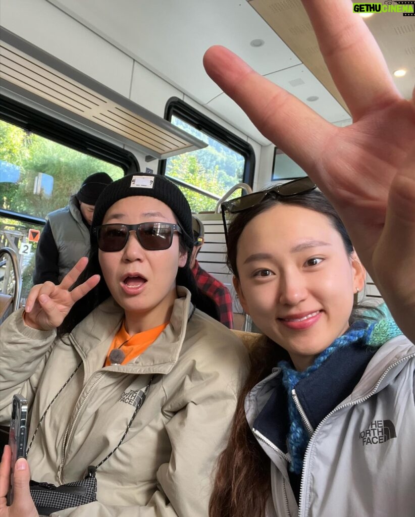 Ryu Hye-young Instagram - 투르 드 몽블랑🚞 (얼굴 화상 입었어요 챙모자 챙겨요..🥲) #tvn #텐트밖은유럽