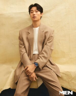 Ryu Jun-yeol Instagram - ⌚

@blancpain1735 
@mennoblesse_official
Photographer @kimheejune 
Stylist @hye_young_style 
Hair @iljung_lee 
Make up @kangyoonjin_

#블랑팡 #blancpain #피프티패덤즈 #fiftyfathoms
