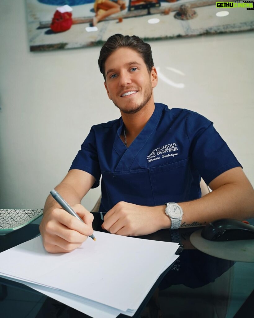 Sébastien Dubois Instagram - Ma mère a toujours voulu que je sois médecin @clinique_des_champs_elysees 📸 @openborder #w9 #doctor