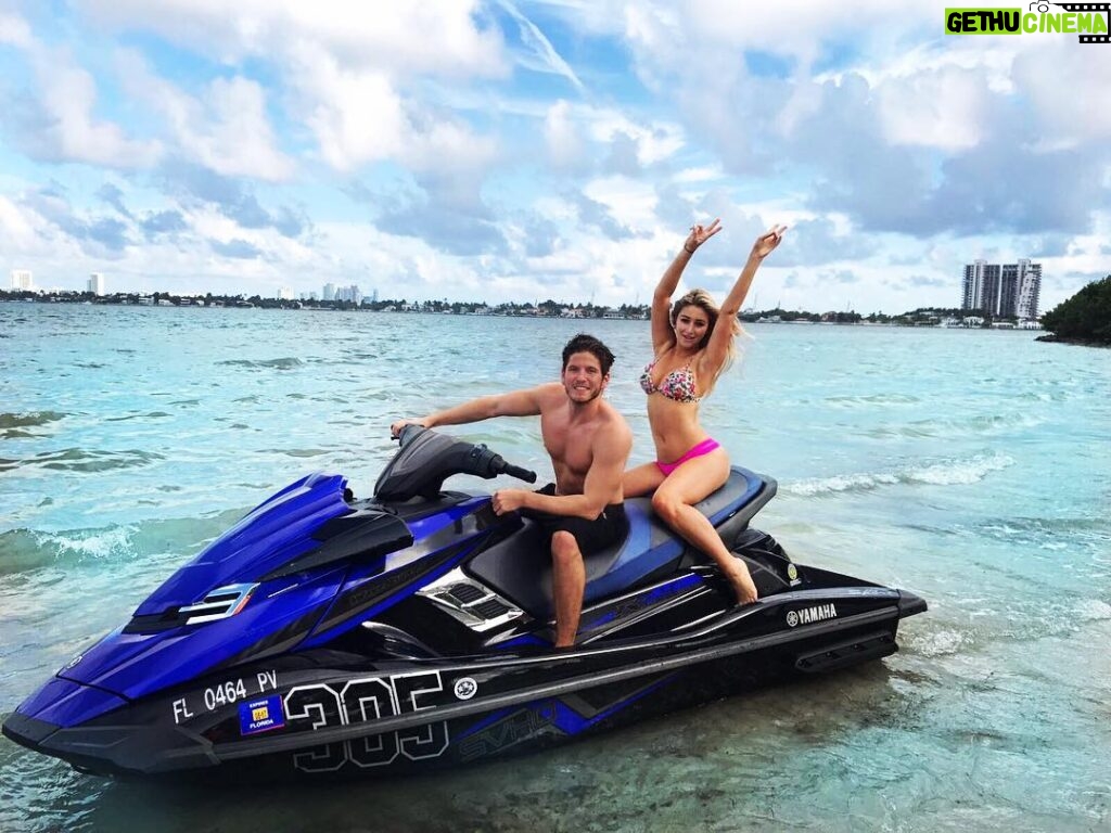 Sébastien Dubois Instagram - Jet ski hapiness @dahniellemarie #friends ☀️💦