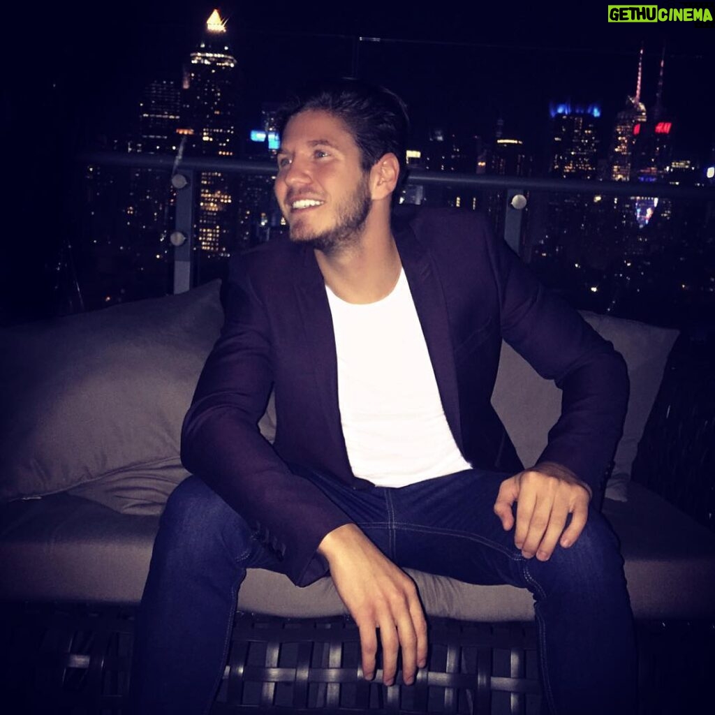 Sébastien Dubois Instagram - Night can be more richly colored than the day. #nyrooftops 🌃