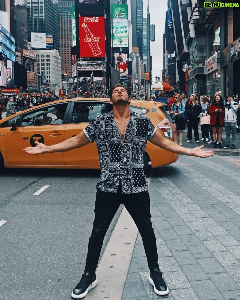 Sébastien Dubois Instagram - King New York 👑#newyorkcity