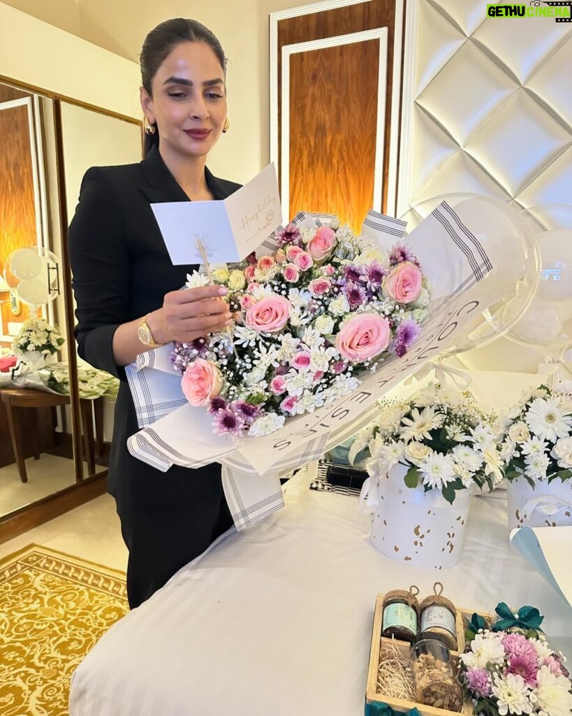 Saba Qamar Zaman Instagram - All your wishes have a special place in my heart, each of you has left a mark in my memory. Thank you for all your wishes. You all made me feel incredibly special! ♥️💋🥂 05/04/2024 ♥️