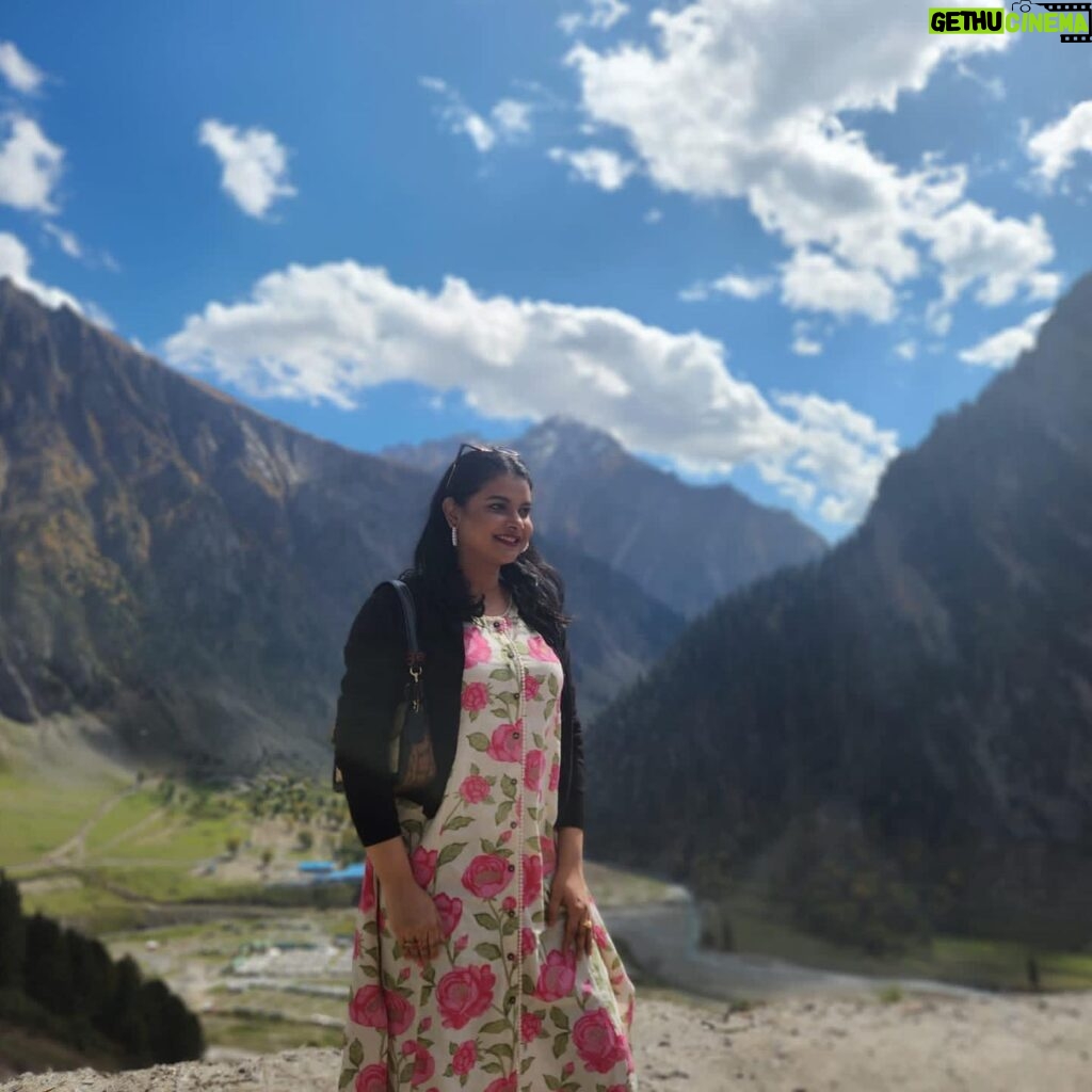 Sabnam Faria Instagram - Heaven on Earth … #nofilterneeded #noedit #nofilter #kashmir #heaveninearth #kashmirtourism #kashmirdairies #india #indiapictures #indiaclicks #indiatravelgram