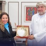 Sabrien Instagram - شكرا #سلطنة_عمان شكرا #سعادة_السيد_سعيد_بن_سلطان_البوسعيدي وكيل وزارة الثقافه والرياضه والشباب علي تكريمي بدرع #وزارة_الثقافه وشكرا علي حفاوة الاستقبال حكومة وشعباً 🙏🌺🌺🌺🌺