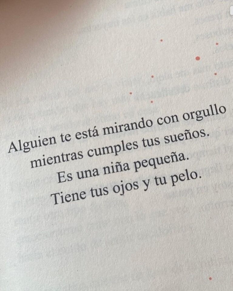 Sabrina Garciarena Instagram - 🥹💜🥰💘💓😁🎭 @pequenosgrandesmomentosok Estreno 15 de Abril @multiteatro Dirección @daliaelnecave Producción @valenberger @tomas.rottemberg @juanmillozzi @fonzista @michelnoher @malesanchezw Frase de. @pintalabios