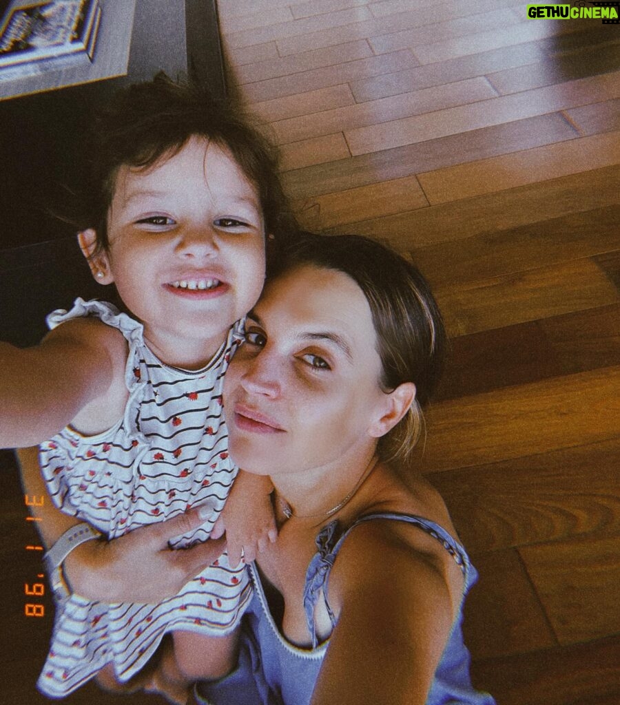 Sabrina Garciarena Instagram - La princesa de la casa 💘💞 3 años de Amor 👧🏻 @miapaoloski