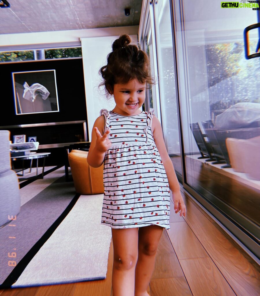 Sabrina Garciarena Instagram - La princesa de la casa 💘💞 3 años de Amor 👧🏻 @miapaoloski