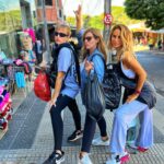 Sabrina Rojas Instagram - Algunas fotitos de un viaje inolvidables que nos regala la vida a través de esta hermosa obra que hacemos con tanta pasión @desnudosteatrok Gracias Paraguay por todo el amor que nos dieron . Hasta pronto ! Y a mis compañeros, gracias por tantas carcajadas !!! Soy feliz con ustedes . Somos el equipo del amor ♥️