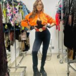 Sabrina Salerno Instagram - Tonight on @bailacomopuedas_tve Cosa succederà?!? Non importa cosa balli e nemmeno come balli, se ti rende felice balla e basta!!! Così è stato per me… legamenti a parte… #spain🇪🇸 @zeppelintv