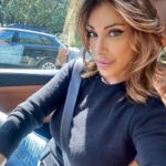 Sabrina Salerno Instagram - Gli allenamenti si intensificano e non di certo per la temuta prova bikini!!! Ci vediamo questa sera a Epernay … inizia una serie di concerti che termineranno a maggio . Sempre insieme in questa magica tournée… trovate tutte le date qua @stars80latournee ❤️❤️❤️