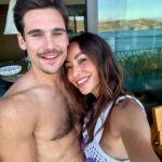 Sabrina Sato Instagram - Feliz aniversario, meu lindo! Quando a gente menos espera, a vida nos presenteia com tanto! E você encara a vida com muito respeito e otimismo, seja nas dores ou nas delícias. E isso também me motiva e me faz viver algo novo e único, quase um sonho… Vc é leve, faz tudo parecer descomplicado. Ao mesmo tempo que é extremamente dedicado e cuidadoso em tudo que se propõe a fazer. No trabalho, nas relações, nas trocas de amor… Em tão pouco tempo, nós já vivemos muito e passamos por algumas provas: um carnaval emocionante, uma viagem cheia de aventuras em família, uma viagem romantica a dois (quase um milagre pra mim). kkkkkk Vc acordando todos os dias as 4h da manhã para correr, nossa intimidade rodeada pela minha família, equipe e amigos. kkkkkkk Desejo que realize todos os seus sonhos e saiba que estou aqui com vc pra tornar tudo possível! Obrigada por tantos momentos felizes juntos. E é só o comecinho.Te amo