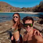 Sabrina Sato Instagram - Feliz aniversario, meu lindo! Quando a gente menos espera, a vida nos presenteia com tanto! E você encara a vida com muito respeito e otimismo, seja nas dores ou nas delícias. E isso também me motiva e me faz viver algo novo e único, quase um sonho… Vc é leve, faz tudo parecer descomplicado. Ao mesmo tempo que é extremamente dedicado e cuidadoso em tudo que se propõe a fazer. No trabalho, nas relações, nas trocas de amor… Em tão pouco tempo, nós já vivemos muito e passamos por algumas provas: um carnaval emocionante, uma viagem cheia de aventuras em família, uma viagem romantica a dois (quase um milagre pra mim). kkkkkk Vc acordando todos os dias as 4h da manhã para correr, nossa intimidade rodeada pela minha família, equipe e amigos. kkkkkkk Desejo que realize todos os seus sonhos e saiba que estou aqui com vc pra tornar tudo possível! Obrigada por tantos momentos felizes juntos. E é só o comecinho.Te amo