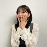 Sae Okazaki Instagram - ABCテレビ「ポツンと一軒家」 観て頂いた皆様ありがとうございました！ ポツンと一軒家初海外！ 規格外のお家の広さ！ やっぱり規模が違いますね😂 皆さん本当にパワフルで自然と一緒に生きる力、素晴らしかったです！ ありがとうございました🌱 #ポツンと一軒家