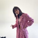 Sae Okazaki Instagram - Ray3月号の表紙を福士蒼汰さんと務めさせて頂きました🕊️ インタビューではドラマのお話もしています！ 中ページもおしゃれに撮って頂いているので是非🧚🏻‍♀️ #ray #福士蒼汰　さん