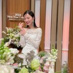 Sae Okazaki Instagram - 仕事始めはNHKナゴヤニューイヤーコンサート2024 の司会を務めさせて頂きました🌅 年初めに豪華な生演奏を聴かせて頂いて本当に感動しました！！ オペラ歌手のお二人の歌唱も圧巻！！ 初めての司会にとても緊張しましたが、高山アナウンサーさんやスタッフの皆さん、会場の皆さんが温かくて本当に救われました🥹 てんやわんや、、🥹笑 それも2024年新しいチャレンジで幕開けということで！笑 楽しい時間をありがとうございました💐 #nhkナゴヤニューイヤーコンサート2024