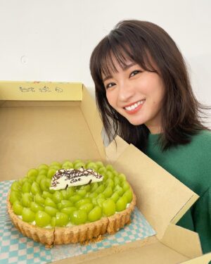 Sae Okazaki Instagram - 28歳になりました🧚🏻‍♀️

写真は現場でお祝いしてもらったもの！
今年もまた笑顔いっぱいの一年にしたいです🌹
いつも応援ありがとうございます！！

#28
#1年早いねえ
#毎年恒例のセリフ
#また皆さんに
#会える機会を作れるよう
#頑張ります
#待っててね