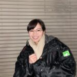 Sae Okazaki Instagram - 今夜22時から ドラマ「アイのない恋人たち」 第2話🕊️ 距離が縮まったかと思いきや すれ違ってまた離れてしまう。 揺れます。みんなぐらぐら😳笑 是非ご覧ください！ ベンチコートに絵里加の絵！！！ #アイのない恋人たち