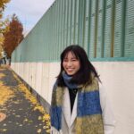 Sae Okazaki Instagram - 撮影後。イチョウがいっぱい 楽しげ〜🍂 #撮影後オフショット