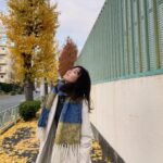 Sae Okazaki Instagram - 撮影後。イチョウがいっぱい 楽しげ〜🍂 #撮影後オフショット