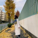 Sae Okazaki Instagram - 撮影後。イチョウがいっぱい 楽しげ〜🍂 #撮影後オフショット