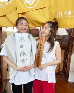 Sae Okazaki Instagram - ray1月号オフショット♨️

道でくるくるダンスしたり銭湯行ったり楽しかったなぁ〜

まだの方は是非☺︎

#ray
#1月号
#鈴木愛理
#本日休業
#明日休ませて頂きます