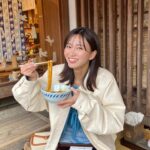 Sae Okazaki Instagram - 撮影で近鉄の観光特急「しまかぜ」に 乗って、伊勢志摩に行ってきました🚄 窓がびっくりするぐらい大きくて 景色がよく見えるし、シートも大きめでリクライニングも自由にできるのでリラックスして長旅でも全然疲れないです🙌 なんと車内にはカフェや個室もあったりして、移動時間の過ごし方が広がる！楽しい！！ 伊勢志摩には、展望台に行ったり 伊勢神宮に行ったり、、 もう修学旅行気分でした。 個人的にも早く乗りたい😂 詳しくはRay4月号に掲載されておりますので是非チェックしてみてね！ #ray #4月号 #近鉄 #しまかぜ #伊勢志摩 #PR