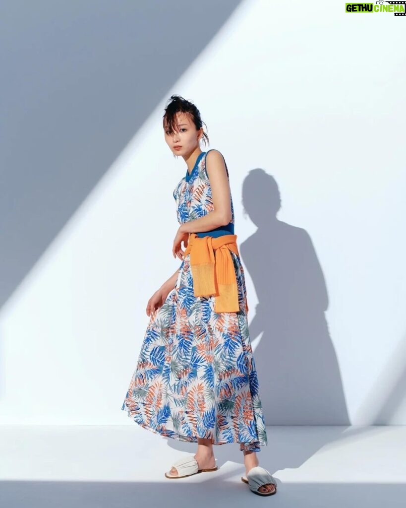 Sae Okazaki Instagram - ラブレスドレススタイル🕊️ ドレスの着こなしのバリエーションが増えるような新しいスタイリングで素敵でした！ モノトーンだったりカラフルだったり、この春夏の気分で🌼 #loveless #ラブレス #ドレススタイル