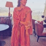 Sagarika Ghatge Instagram - Todays day out in @akuteeindia 🌺 #handpainted #handwoven #minimalistic