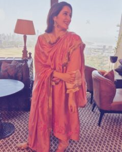 Sagarika Ghatge Instagram - Todays day out in @akuteeindia 🌺 #handpainted #handwoven #minimalistic