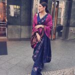 Sagarika Ghatge Instagram - @sagarikaghatge adorned in a custom Akutee saree, exclusively hand painted for her by our skilled artisans for the Axel Springer Awards in Berlin. #Akutee #history #legacy #fromourstoyours #handpainted