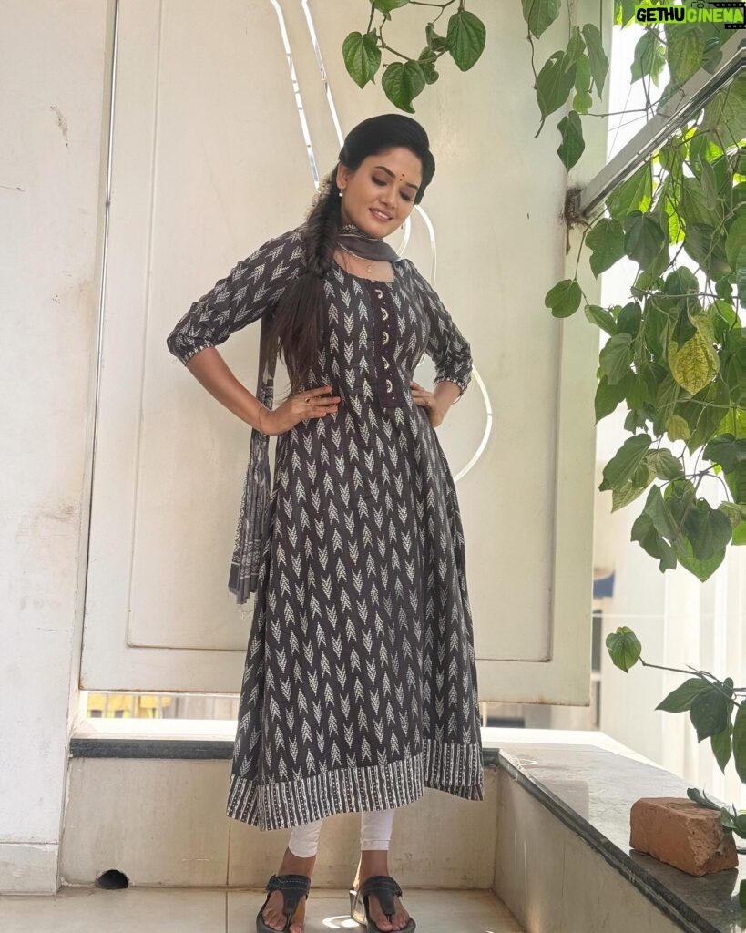 Sai Gayatri Instagram - #beingAnu🧿✨Anu’s salwar collections swipe right ⏩️ . salwar materials @srisai_collestions9 Perfectly stitched @tanu_designer_studio