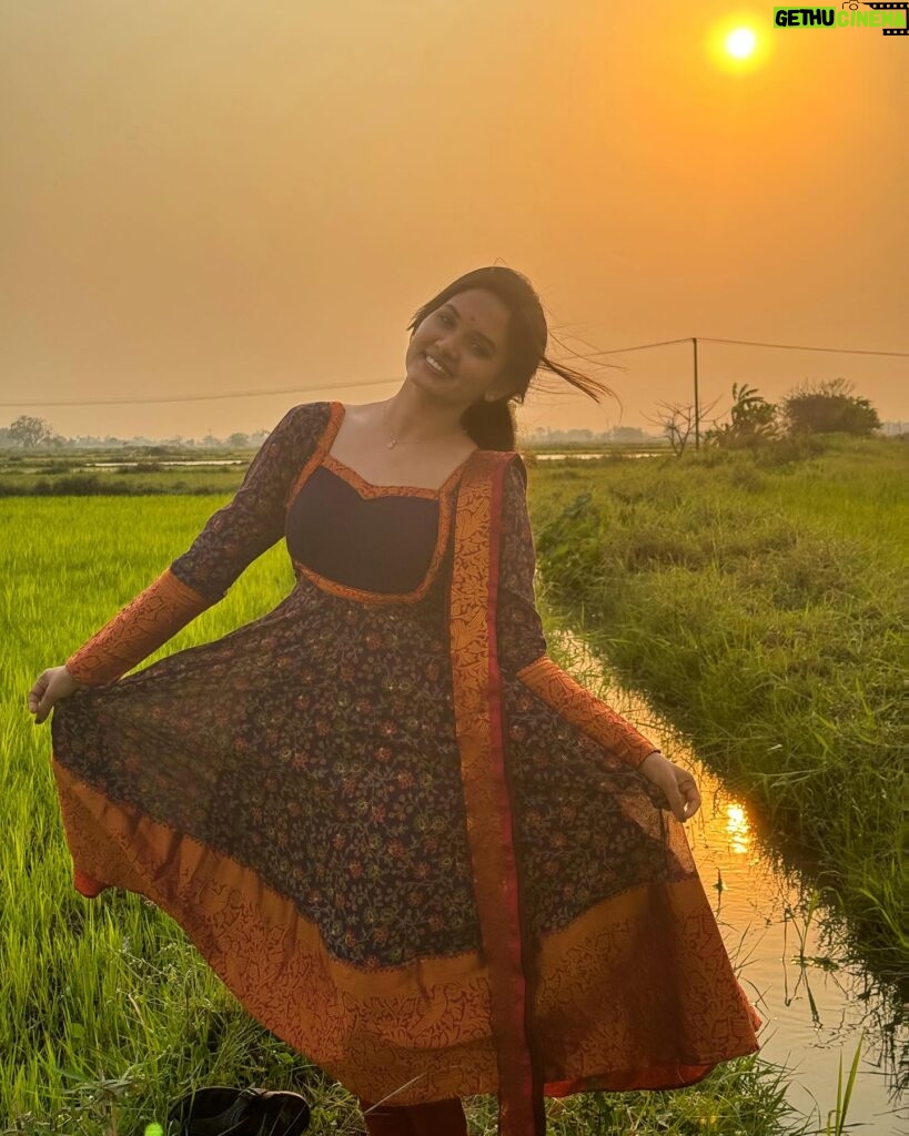 Sai Gayatri Instagram - She & The sunset☀️🌈