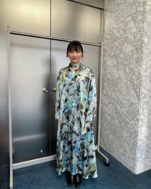 Sairi Ito Instagram - おきゃわスタイル紹介コーナー💁🏻‍♀️🥂

❶「月の満ち欠け舞台挨拶」
ドレス
@yohei_ohno
パンプス
@jimmychoo
イヤリング
@hemca_official
リング
@e.m.__official

❷「すずめの戸締まり舞台挨拶」
ジャケット
ドレス
@limifeu_official
トップス
@rito_structure
パンプス
@jimmychoo
イヤリング
@e.m.__official
リング
ブレスレット
@theofficialpandora

❸「アレグリア記者会見」
ブラウス
スカート
@lecielbleu_official
ブーツ
@dianashoespress
イヤリング
@baugoheian
リング
@agu_accessories
@higashiyamapr

make @aicomake 
stylist @akane_ysd 

ありがとうございました🥰💓