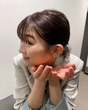 Sairi Ito Instagram - 「宇宙人のあいつ舞台挨拶」

ジャケット
@chinoh_official
スカート
@_ebonyofficial_
ブーツ
@manacraftshoes
イヤリング
@enn._official
@kumpel_by_p

「橋田賞 授賞式」

ドレス
@emporioarmani
パンプス
@louboutiworld
イヤリング
@unoaerre_japan

素敵なお衣装とスタイリング
そしてメイクを
いつもありがとうございます🥰❤️