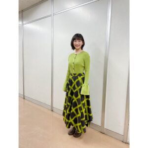 Sairi Ito Instagram - 溜まっていた素敵お衣装コーナー👗❣️

「おはよう日本」
ニット
スカート
@lanvin_en_bleu_womens
#LANVINenBleu
ブーツ
@quartierglam
イヤリング
@garni_official
#GARNI

「ジュラシックワールドイベント」
トップス
スカート
@millanni
@dressunreve
サンダル
@yelloshoes_official
イヤリング
@la_chiave_jewelry

「夜マックイベント」
ブラウス
@kohslickucrro
パンツ
@wacca_official
@dressunreve
イヤリング
@la_chiave_jewelry
サンダル
@daniella_and_gemma

「あなたに聴かせたい歌があるんだ試写会」
トップス
スカート
@beautifulpeople_officialsite
 サンダル
@jimmychoo
イヤリング
@mikufukamitsu
リング
@shisui_water
@higashiyamapr

「ジュラシックワールド取材」
トップス
@___shiio___
ワンピース
@eslow__
イヤリング
@ten.isetan

続く…